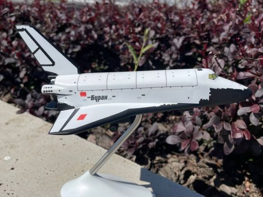 модель космического корабля буран 1:200