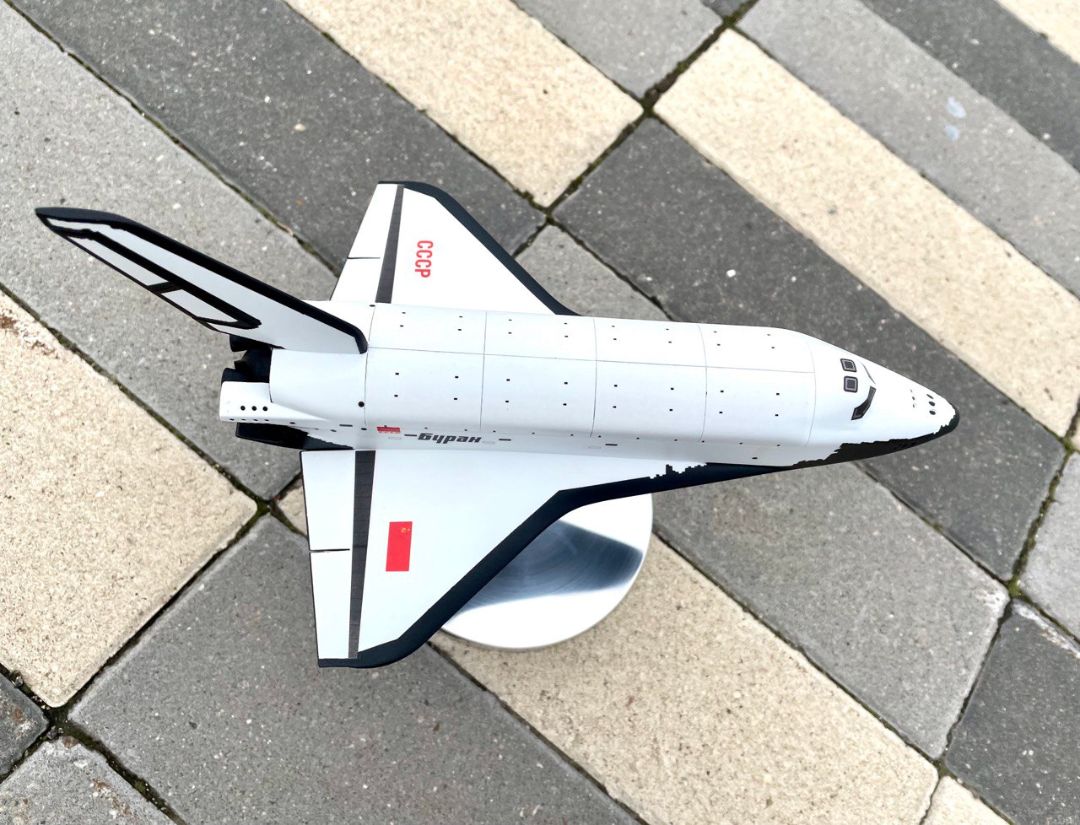 Модель космического корабля "Буран" 1:144