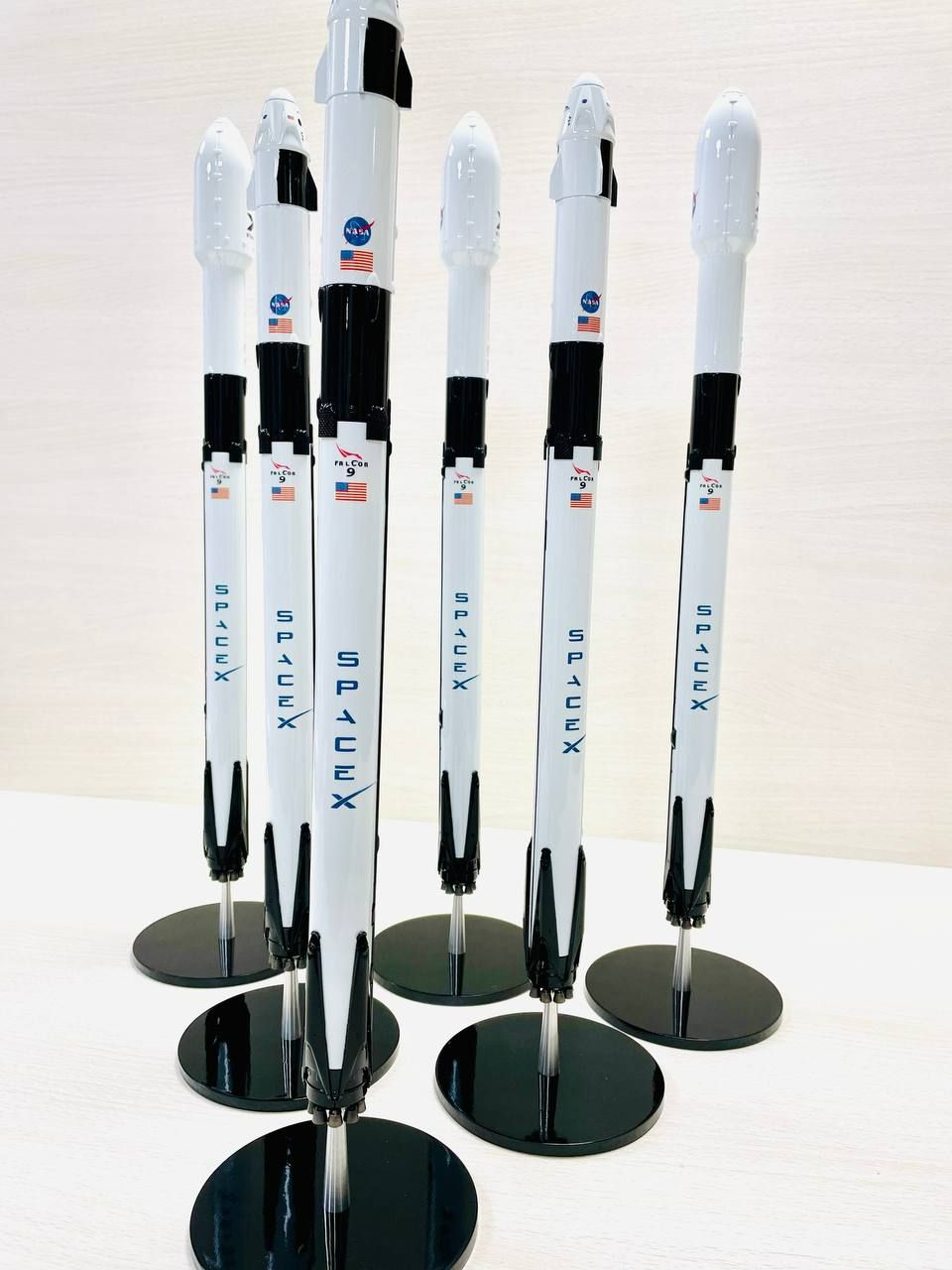 Модель ракеты-носителя "Falcon 9" 1:144