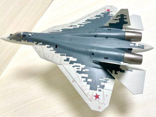 модель самолета су-57