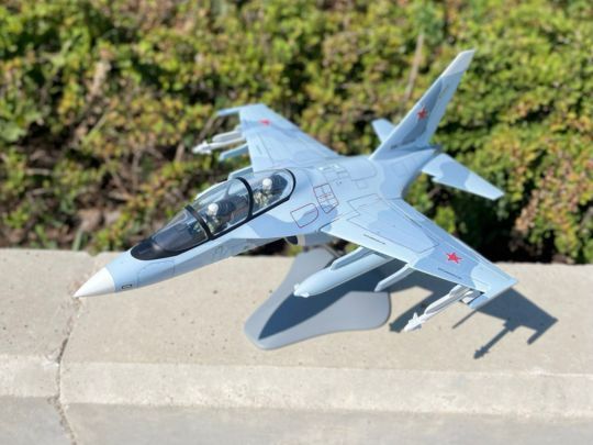 модель самолета як-130 1:32
