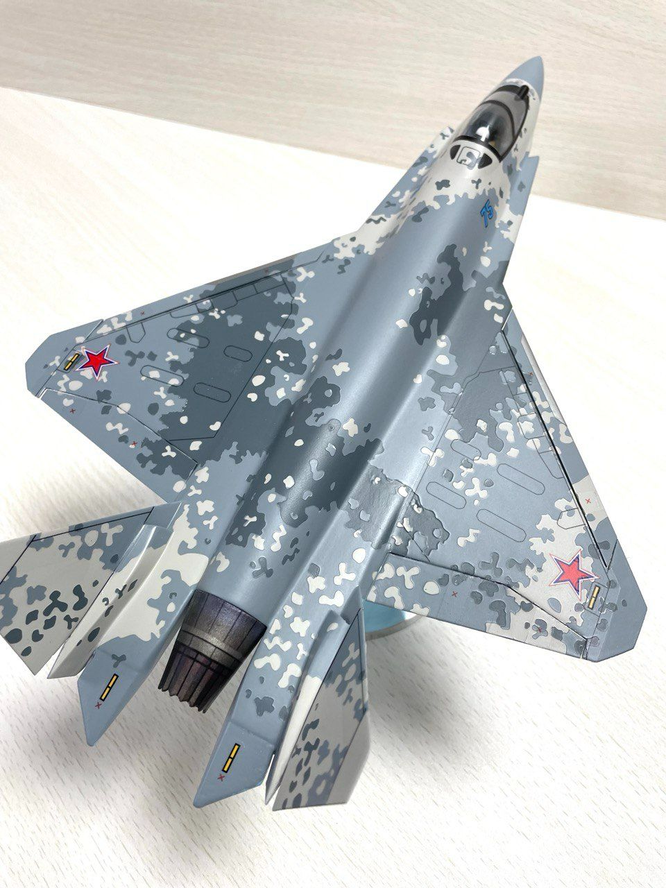 Модель самолета СУ-75 1:48