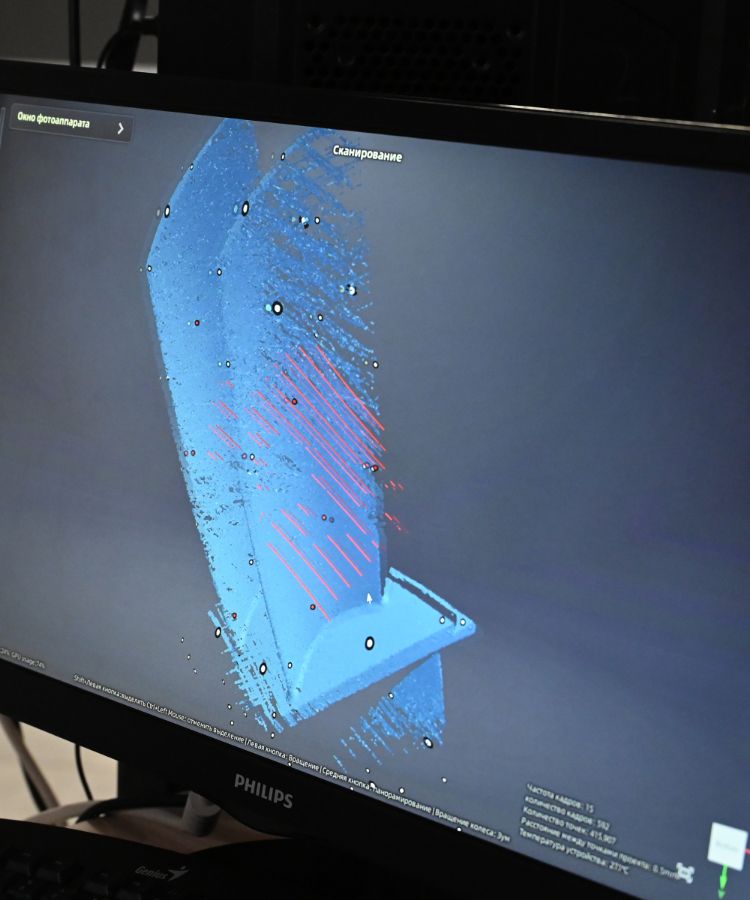 Отсканированное облако точек на поверхности модели