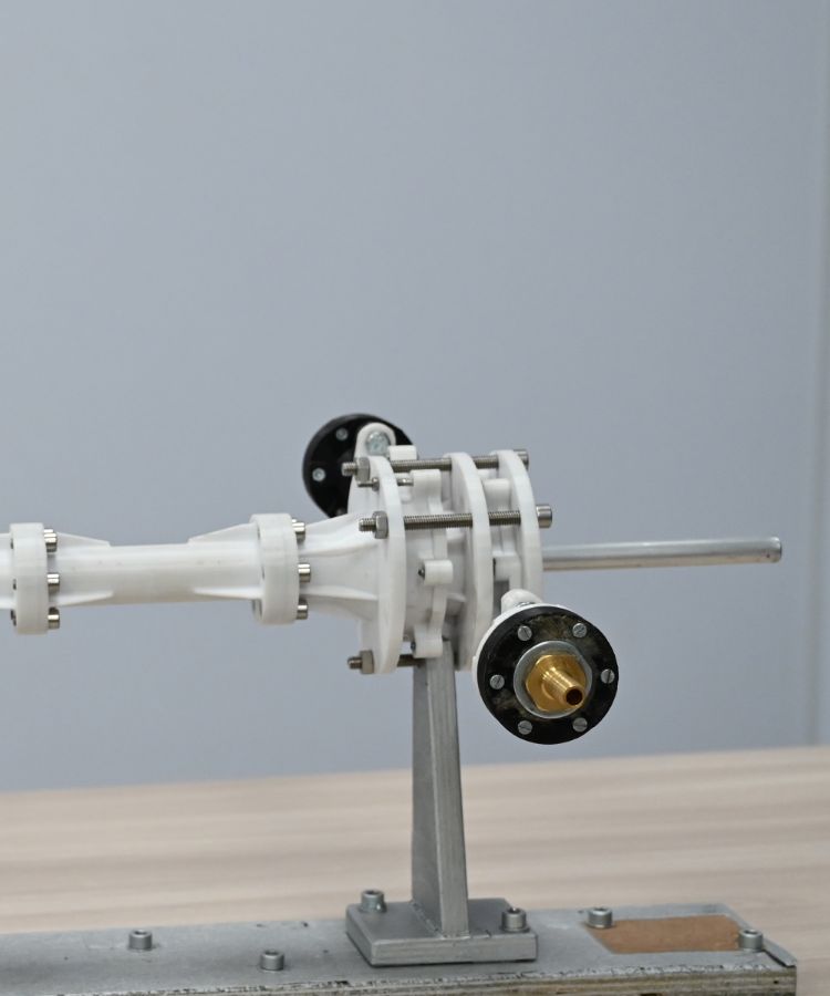 Напечатанный и собранный экспериментальный стенд