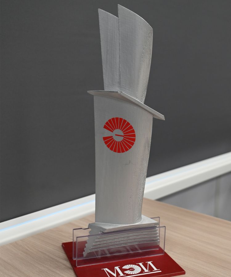 Напечатанный образец двухвильчатой лопатки паровой турбины (разработка кафедры)