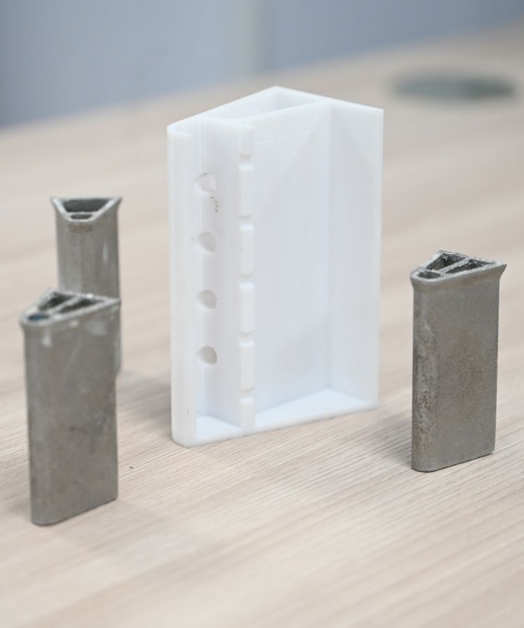 Напечатанные образцы систем охлаждения лопаток газовой турбины (разработки кафедры)