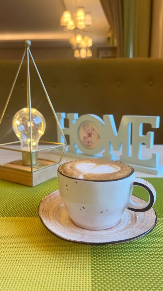 Завтрак в кафе "Оливье"