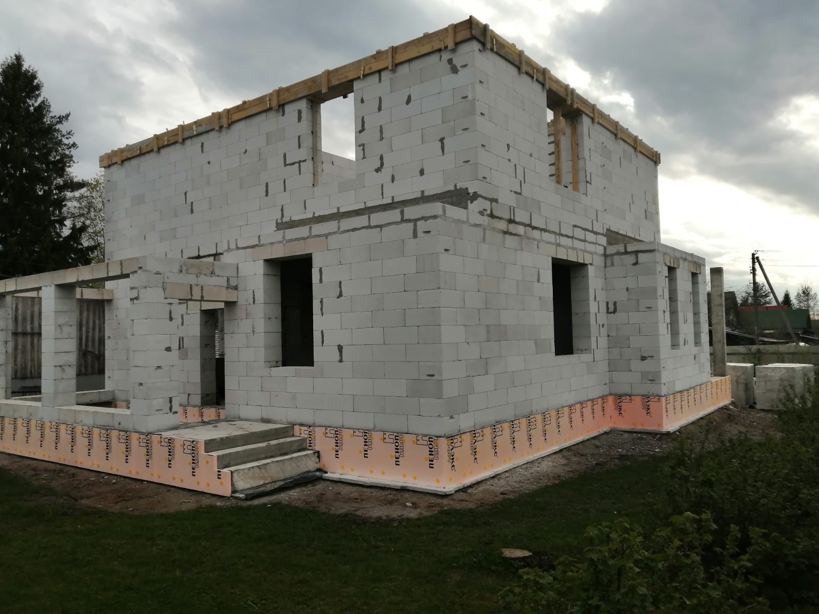 Дом из газобетона под крышу