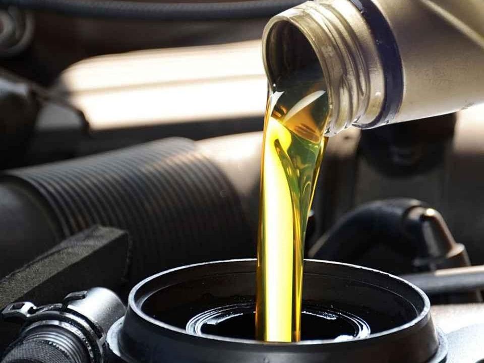 Замена моторного масла в двигателе