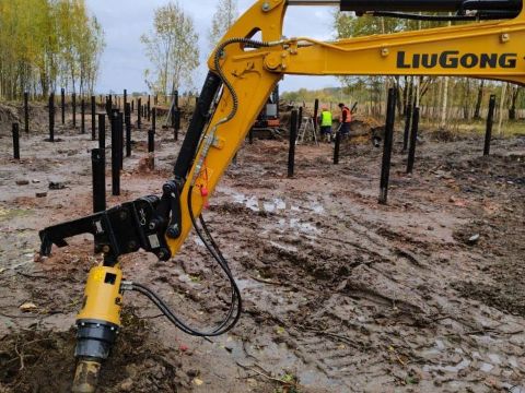 Свой минитрактор для монтажа свай