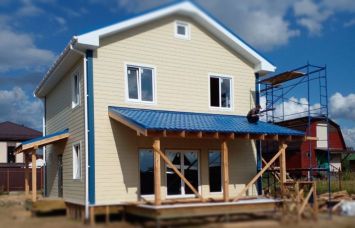 Двухэтажный каркасный дом с террасой