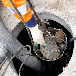 Прочистка канализационных колодцев