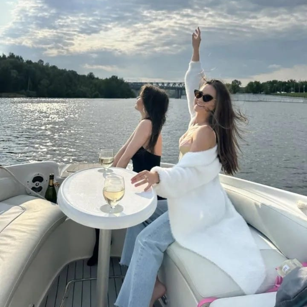 Аренда яхты в Москве на день хорошего настроения