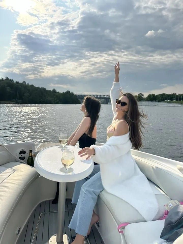 Аренда катера в Москве гости