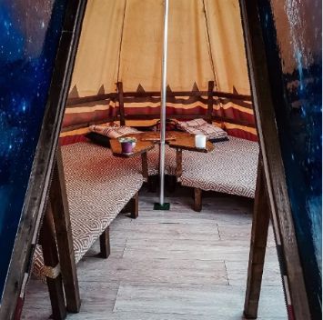 Место для отдыха в ресторане на воде в Москве Moscow River Trip