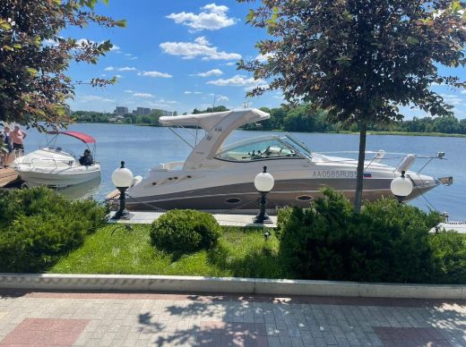 Аренда катера с капитаном в центре Москвы Moscow River Trip