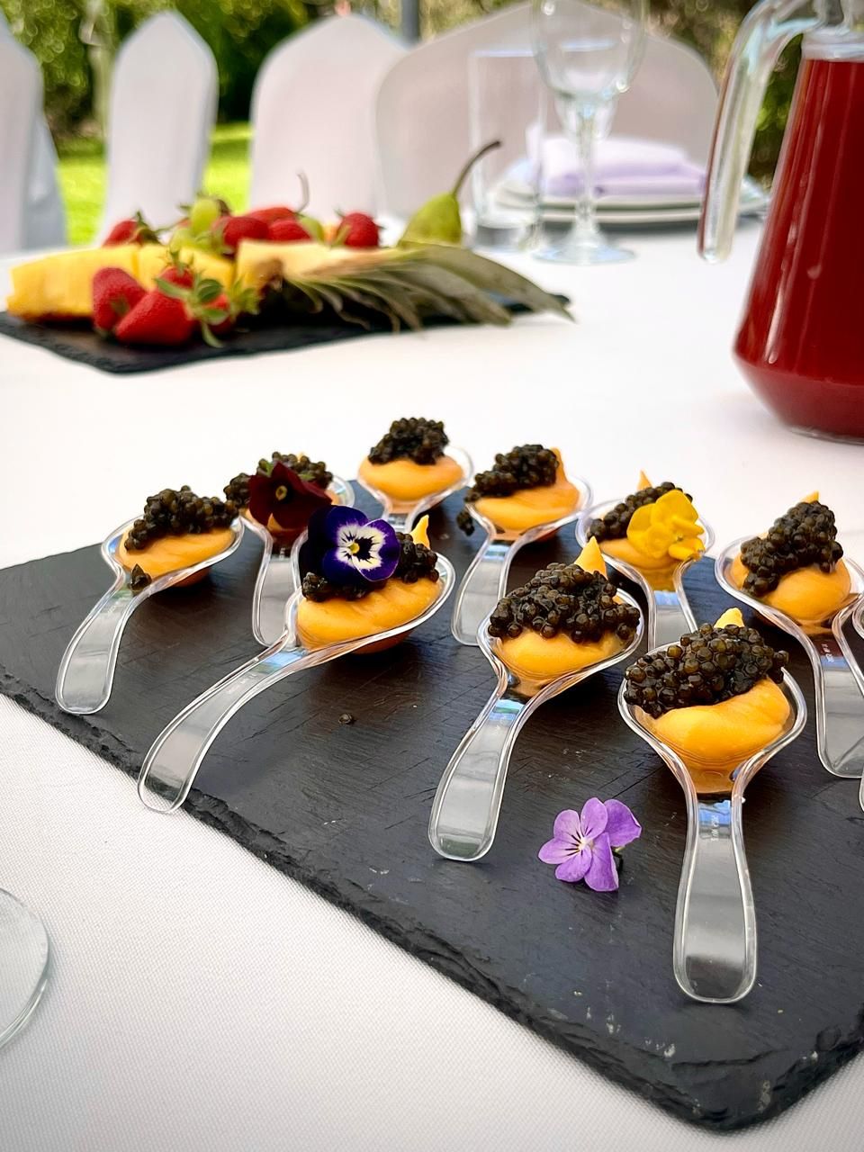 Аренда катера с капитаном в Москве кейтеринг на стол