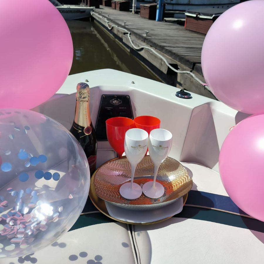 Катер в аренду в центре Москва