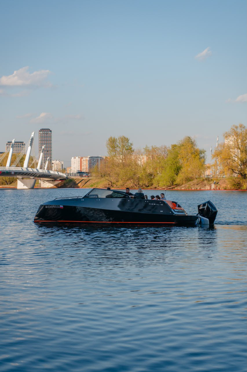 Аренда катера с капитаном Москва вид на реке
