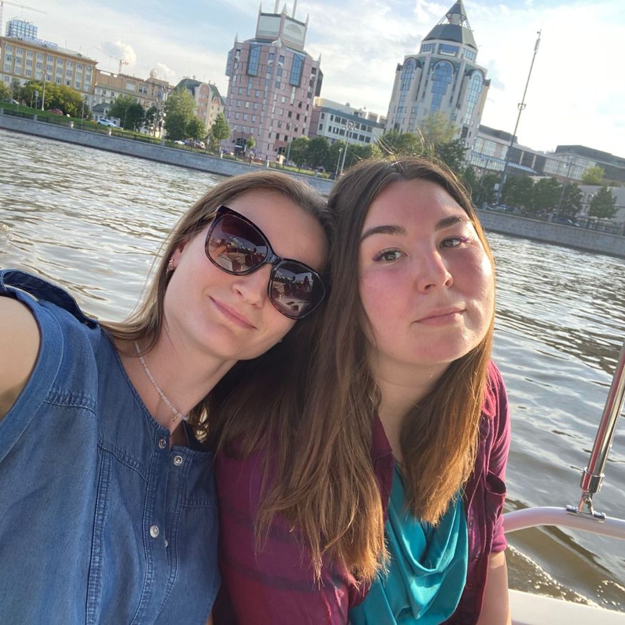 Гости на катере в аренду на Москве реке