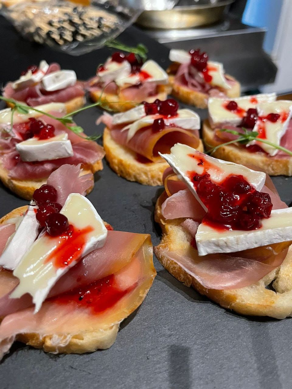 Аренда катера в Москве кейтеринг на свадьбу