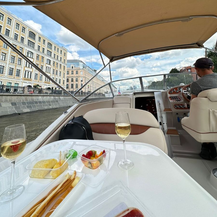 катер с капитаном