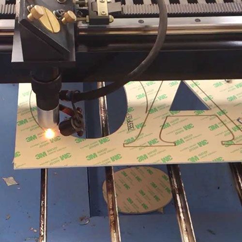 Лазерная резка скотча