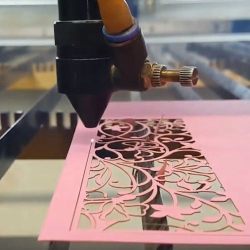 Лазерная резка картона