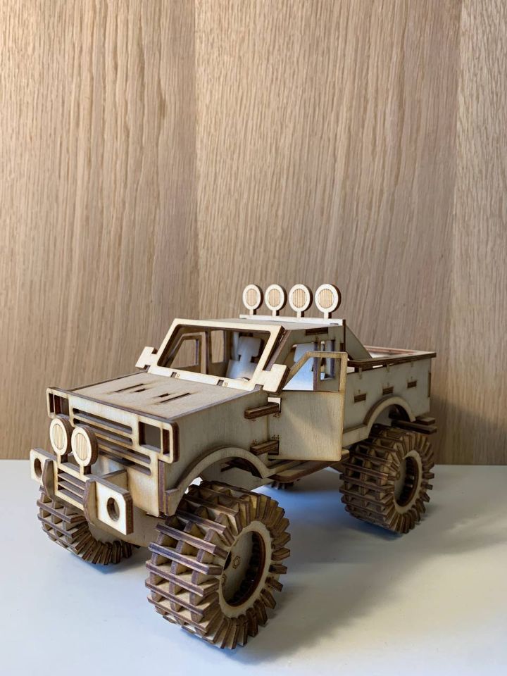Лазерная резка дерева игрушка "Внедорожник"