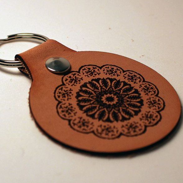 Лазерная гравировка кожи