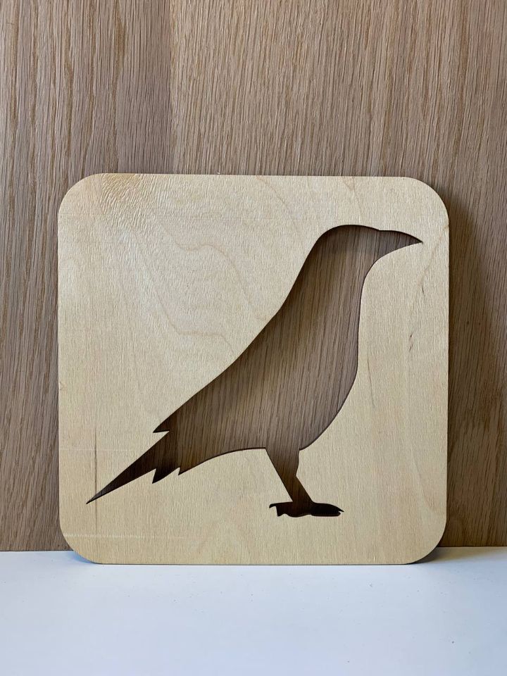 Лазерная резка сувенира из дерева