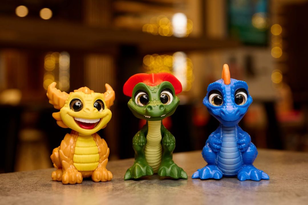 Магия в руках: во «Вкусно — и точка» появится новая коллекция «Кидз Кимбо» с разноцветными дракончиками