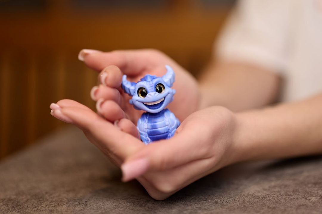 Магия в руках: во «Вкусно — и точка» появится новая коллекция «Кидз Кимбо» с разноцветными дракончиками