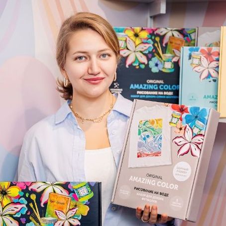 УЛЬЯНА ХРАМКОВА (AMAZING COLOR): «У РЕБЕНКА, КОТОРЫЙ ЖДЕТ И ПОЛУЧАЕТ ОТ ПРОДУКТА ВОЛШЕБСТВО, ОДНОЗНАЧНО БУДЕТ СЧАСТЛИВОЕ ДЕТСТВО»