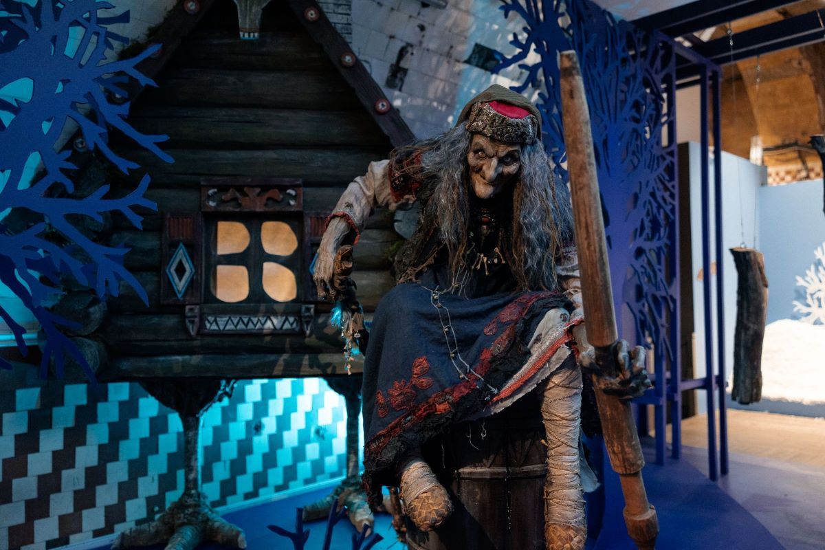 «Строки» и «МТС Live» выпустили аудиогид к выставке «Жили-были. Царство русской сказки»