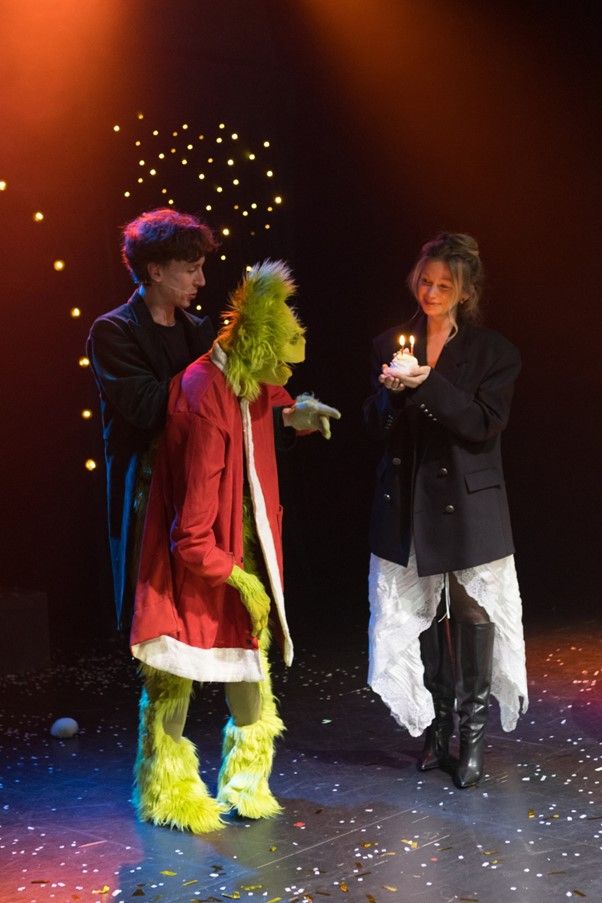 В Петербурге спасли Рождество и отметили День рождения Гринча