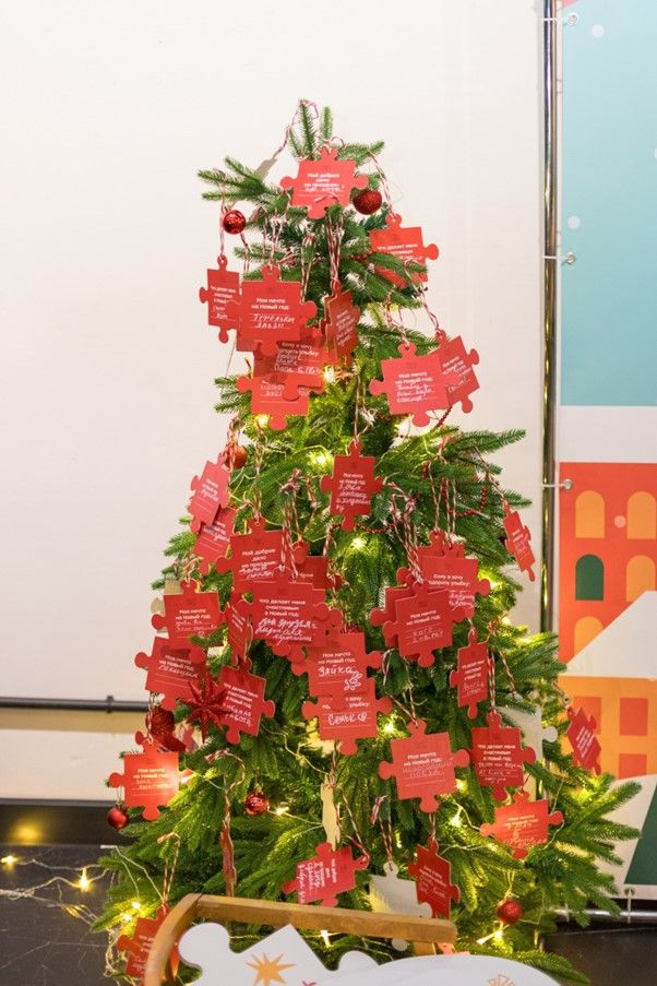 В Петербурге спасли Рождество и отметили День рождения Гринча