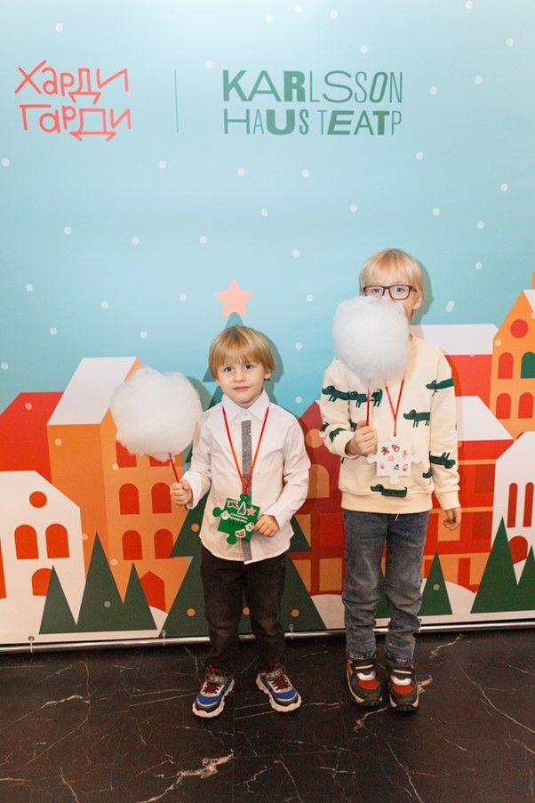 В Петербурге спасли Рождество и отметили День рождения Гринча