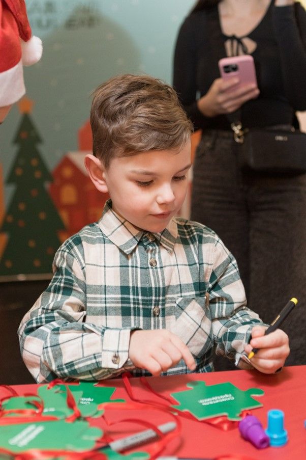 В Петербурге спасли Рождество и отметили День рождения Гринча