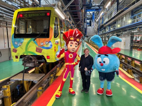 Герои мультфильмов ГК «Рики» в московском метро: фоторепортаж КИНДЕРinfo