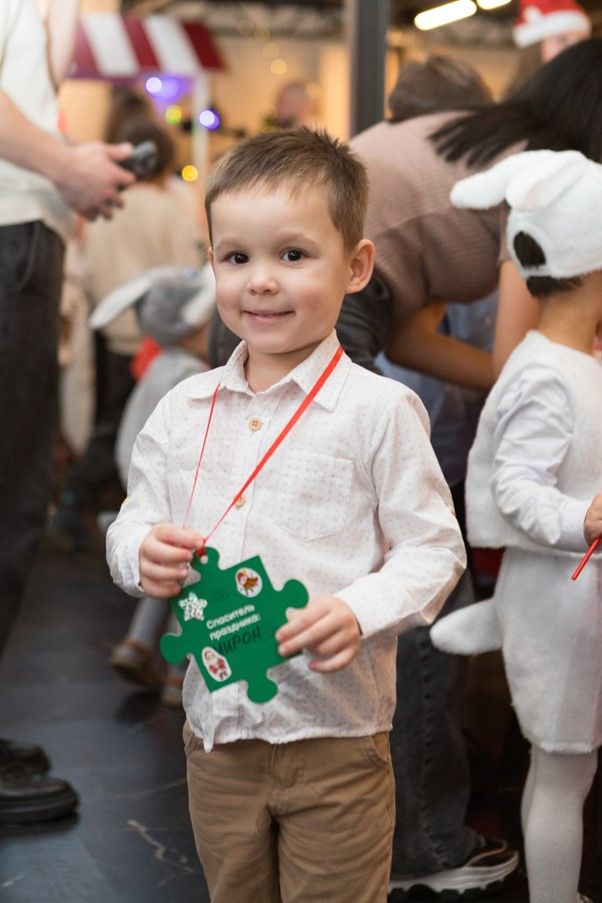 В Петербурге спасли Рождество и отметили День рождения Гринча