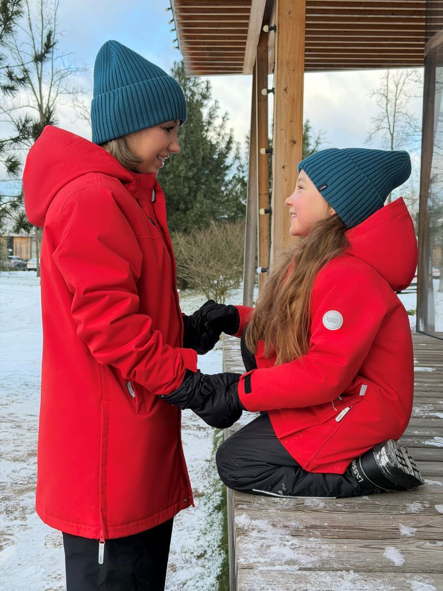 Парные образы для зимних приключений: бренд Lassie выпустил первую капсулу верхней одежды для мам и детей