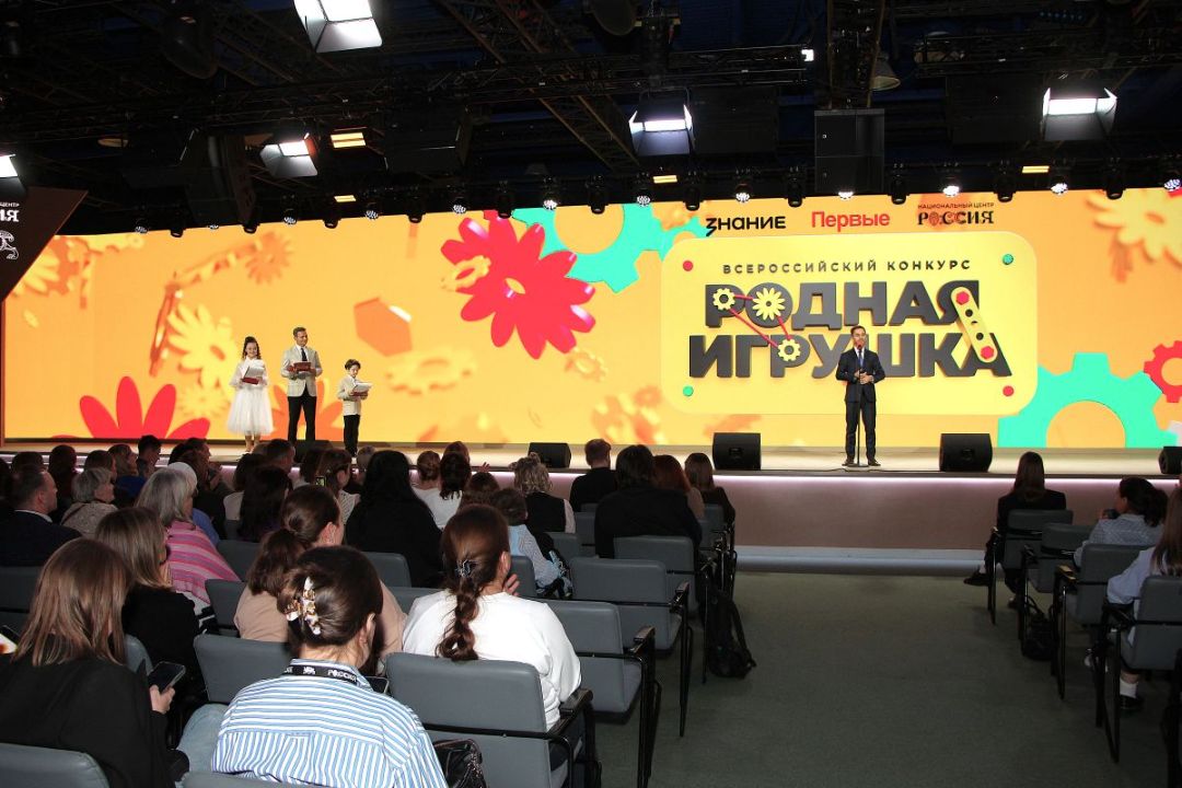 В Москве состоялся финал второго сезона конкурса «Родная игрушка»: Максим Древаль