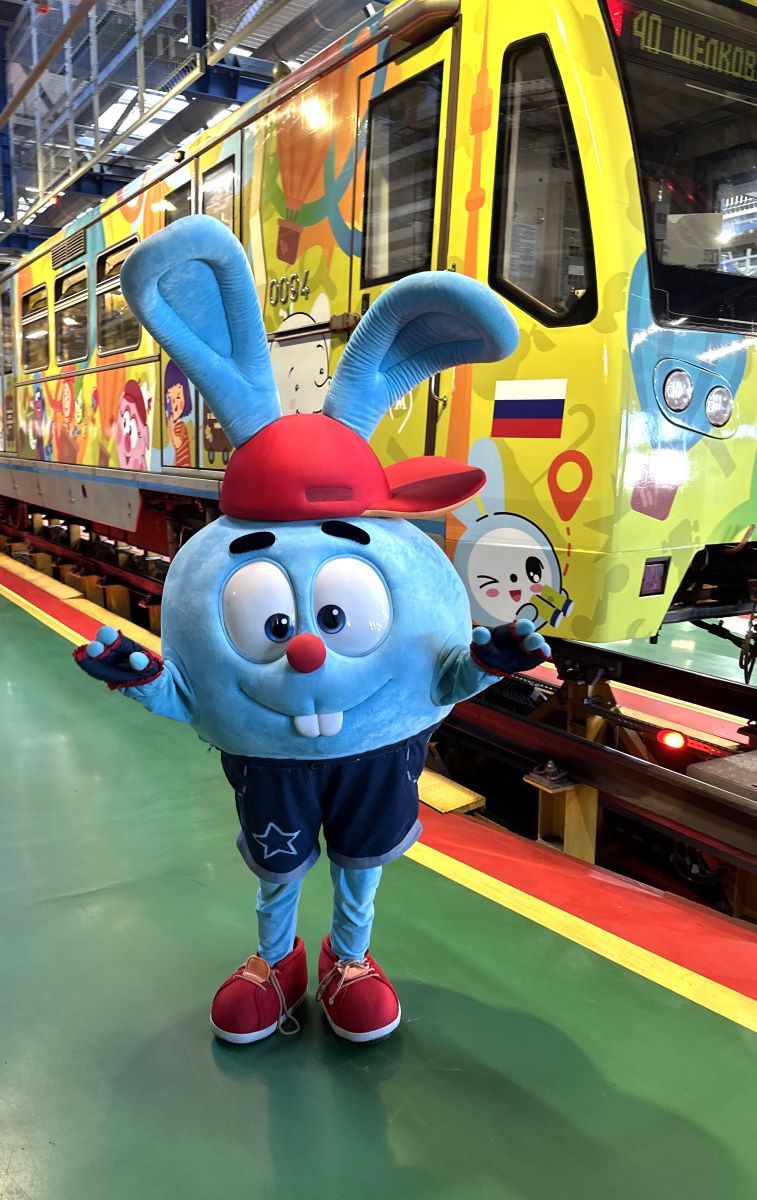 Смешарики и Фиксики составят компанию пассажирам московского метро: на синей ветке запущен тематический поезд 