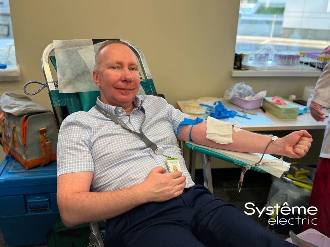 «Систэм Электрик» и фонд «Семья вместе» провели совместную донорскую акцию 