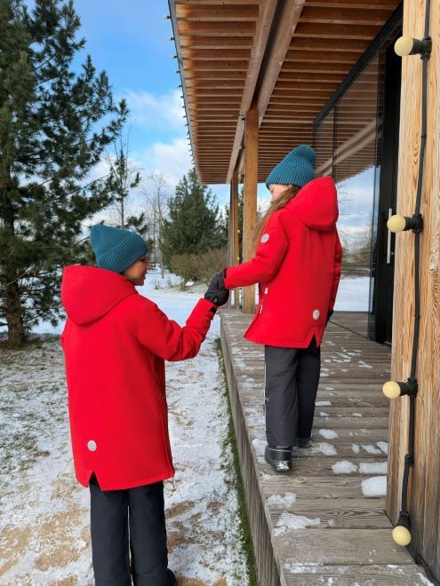 Парные образы для зимних приключений: бренд Lassie выпустил первую капсулу верхней одежды для мам и детей