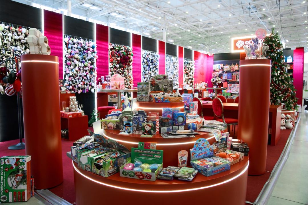 Феникс-Презент на выставке Игрушка Макет и ChristmasBox Podarki