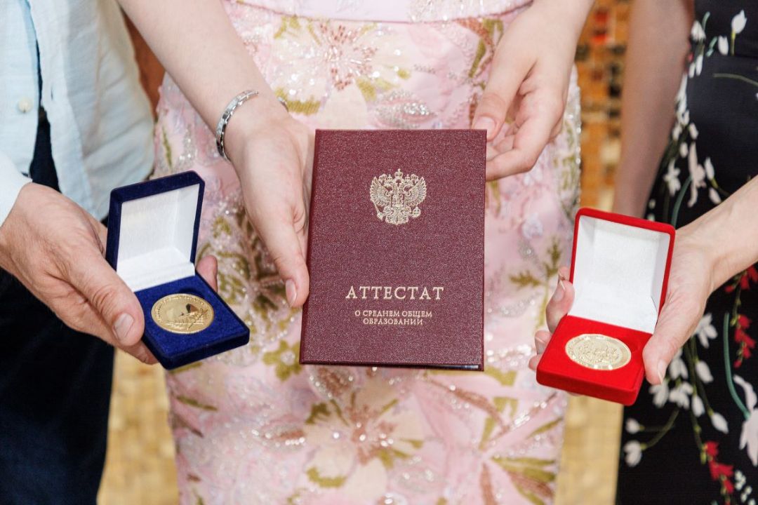 Выпускной бал, который запоминается иначе: в Центре им. Дмитрия Рогачева прошел праздник для пациентов и подопечных фонда «Подари жизнь»