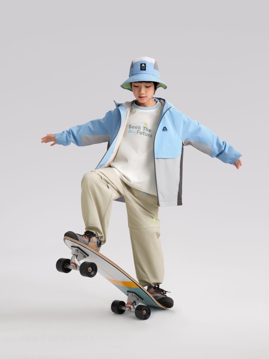 Весна без компромиссов – в технологичных куртках Balabala