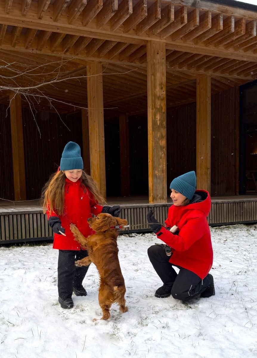Парные образы для зимних приключений: бренд Lassie выпустил первую капсулу верхней одежды для мам и детей